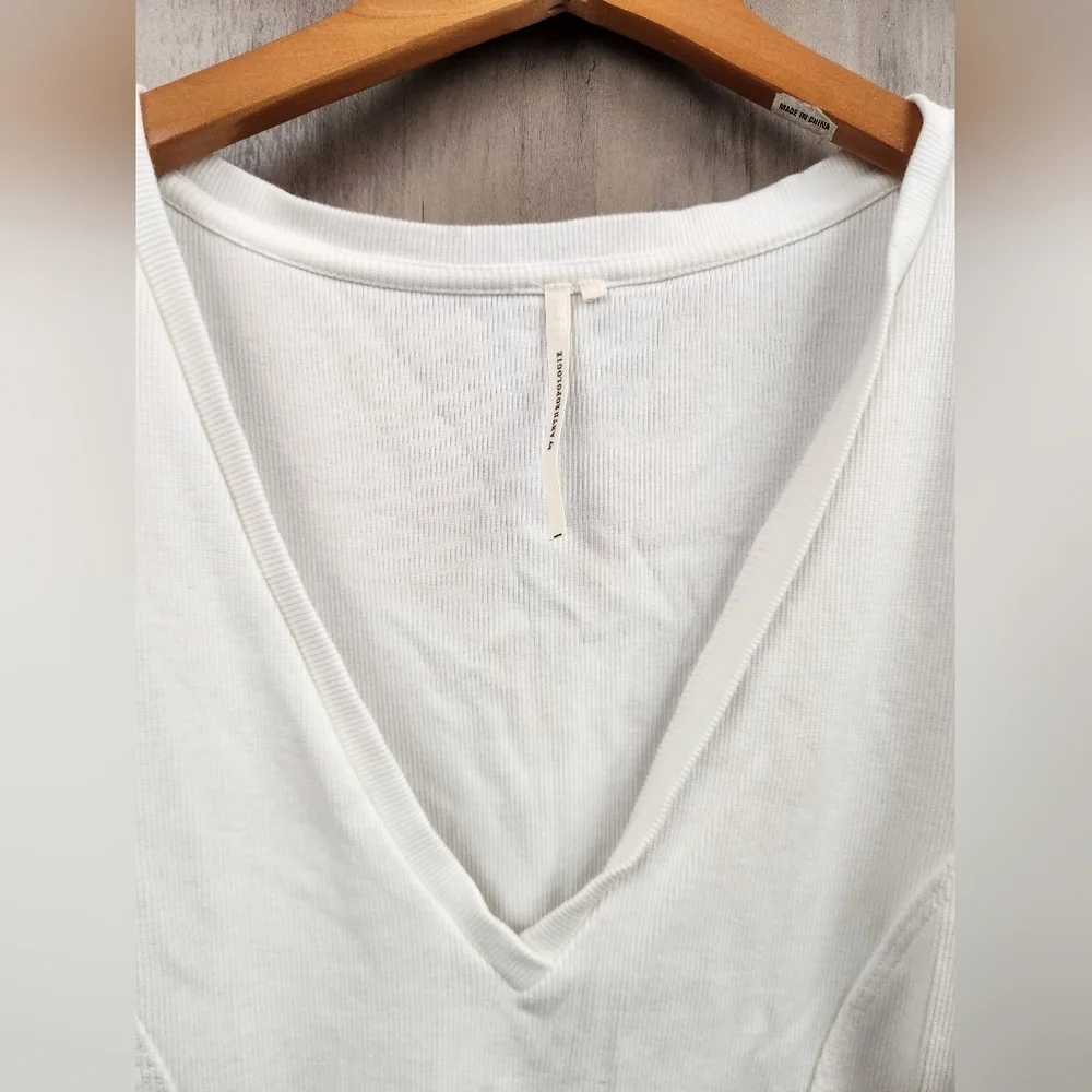 By Anthropologie Puff-Sleeve Structured V-Neck Tee Blouse Top in White Size LG
